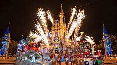 「ホリデー・アット・ウォルト・ディズニー・ワールド・リゾート」　2024年11月12日スタートを詳しく見る（外部サイトへ）