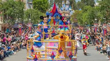 2025年5月16日開幕！「ディズニーランド・リゾート70周年セレブレーション」(カリフォルニア)を詳しく見る（外部サイトへ）